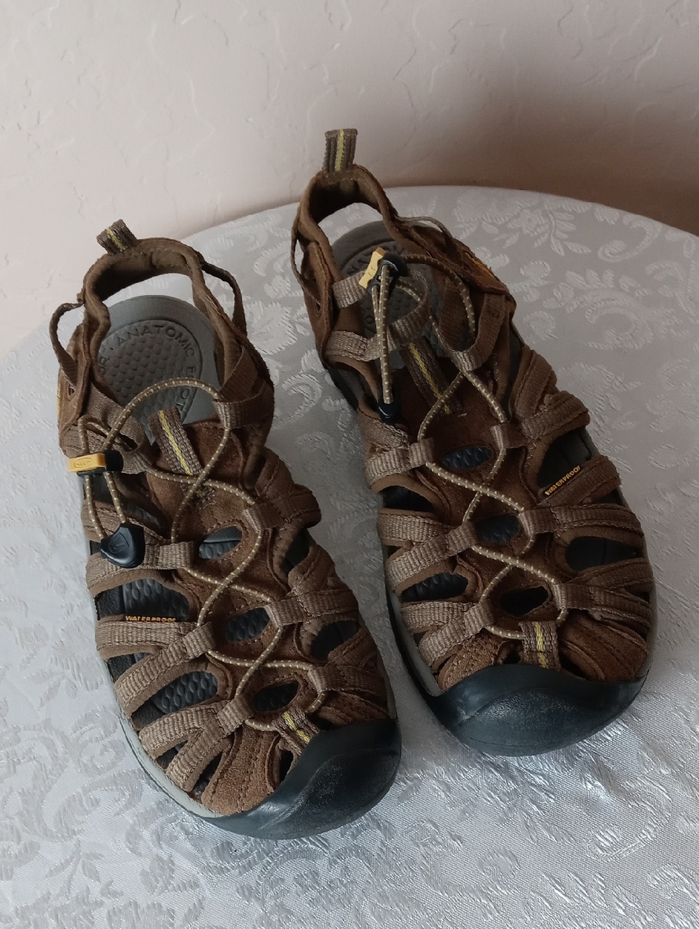 Keen Men's Brown Outdoor Sandal - Strap Closure